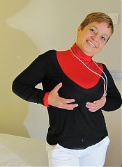 Chubby mama playing with her shaven haven